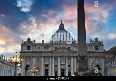 La Basilique Saint-Pierre du Vatican à Rome Italie Banque D'Images