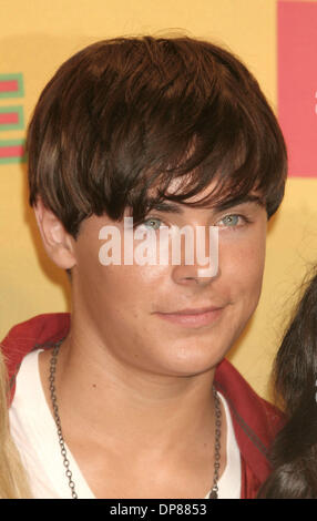 20 août 2006 - Los Angeles, Californie, USA - l'Acteur ZAC EFRON au Teen Choice Awards 2006 tenue à Universal Studios, la Californie. (Crédit Image : © Paul Fenton/ZUMA Press) Banque D'Images