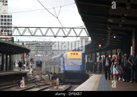 Sydney, NSW, Australie. 9 janvier 2014. Le Elvis Express train part de la Gare Centrale de Sydney, NSW 2014 pour le dispositif TrainLink Festival Elvis de Parkes. Crédit : Copyright 2014 Richard Milnes/Alamy Live News Banque D'Images