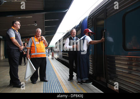 Sydney, NSW, Australie. 9 janvier 2014. Le Elvis Express train part de la Gare Centrale de Sydney, NSW 2014 pour le dispositif TrainLink Festival Elvis de Parkes. Crédit : Copyright 2014 Richard Milnes/Alamy Live News Banque D'Images