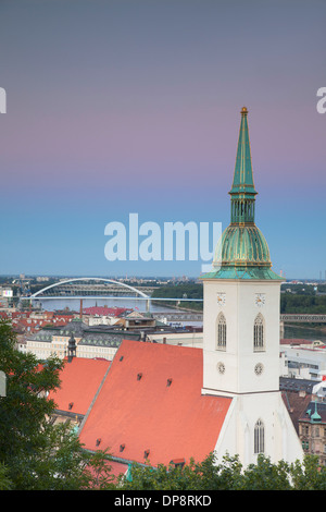 Vue sur St Martin's Cathedral, Bratislava, Slovaquie Banque D'Images