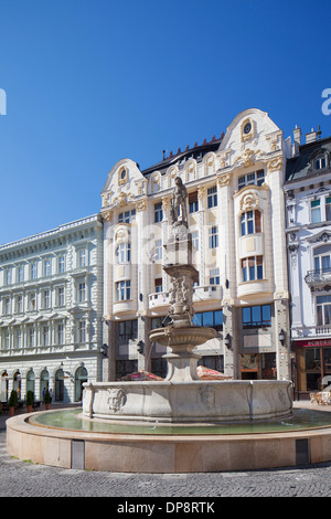 La fontaine de Roland dans Hlavne Nam (place principale), Bratislava, Slovaquie Banque D'Images