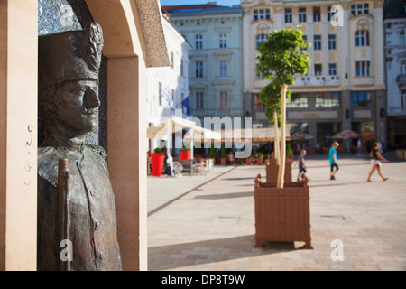 Statue en Hlavne Nam (place principale), Bratislava, Slovaquie Banque D'Images