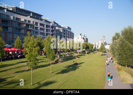 Les appartements résidentiels et les cafés du centre Eurovea comprenant complexe, Bratislava, Slovaquie Banque D'Images