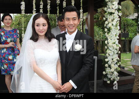 L'île de Bali, Indonésie. 8 janvier, 2013. Hawick acteur et actrice Lau Yang Mi tenir la cérémonie du mariage dans l'île de Bali, Indonésie le mercredi 8 janvier 2013. Credit : TopPhoto/Alamy Live News Banque D'Images