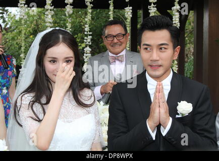 L'île de Bali, Indonésie. 8 janvier, 2013. Hawick acteur et actrice Lau Yang Mi tenir la cérémonie du mariage dans l'île de Bali, Indonésie le mercredi 8 janvier 2013. Credit : TopPhoto/Alamy Live News Banque D'Images