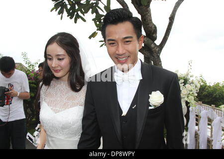 L'île de Bali, Indonésie. 8 janvier, 2013. Hawick acteur et actrice Lau Yang Mi tenir la cérémonie du mariage dans l'île de Bali, Indonésie le mercredi 8 janvier 2013. Credit : TopPhoto/Alamy Live News Banque D'Images