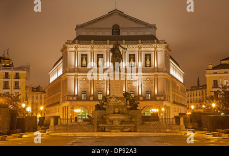 Madrid - Philippe IV d'Espagne et memorial Opera de nuit Banque D'Images