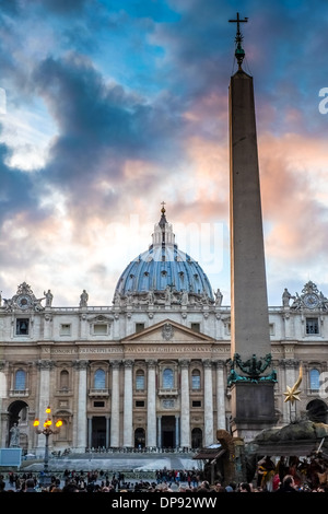 La Basilique Saint-Pierre du Vatican à Rome Italie Banque D'Images