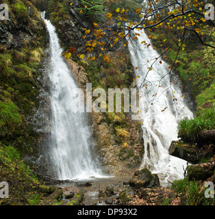 Photographie de la queue gris Mares chute près de Snowdonia National Park Hotel Gwynedd au nord du Pays de Galles Royaume Uni Europe Banque D'Images