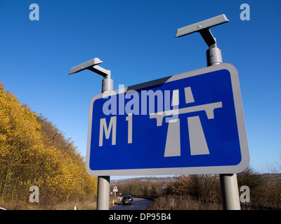 Signalisation routière pour la jonction 28 de la mi près de Chesterfield dans le Derbyshire UK Banque D'Images