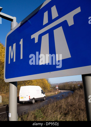 Signalisation routière pour la jonction 28 de la mi près de Chesterfield dans le Derbyshire UK Banque D'Images