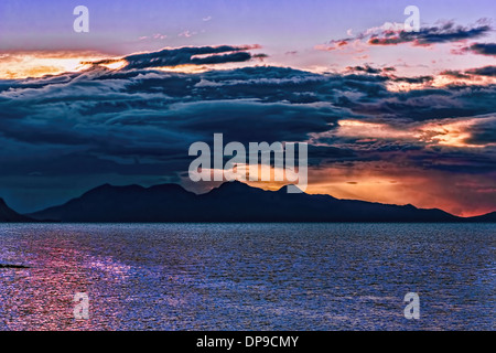 Coucher du soleil tempête sur l'île de Rum Banque D'Images