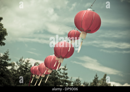 Lanternes de papier chinois rouge. Filtrée horizontal tourné Banque D'Images