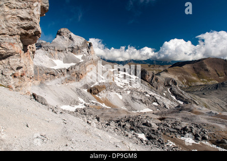 Vue vers la breche de Roland de : Le doigt pointe Bazillac dans les Pyrénées Français / Espagnol Banque D'Images