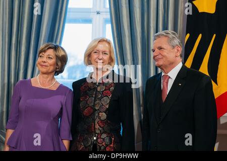 Berlin, Allemagne. Jan 9, 2014. Berlin, Allemagne. Le 9 janvier 2014. Gouvernement fédéral Le Président Joachim Gauck et son partenaire, Daniela Schadt a accueilli aujourd'hui le nouveau · YearÌ ? ? ? ?s réception au château de Bellevue. Ils se sont félicités des autorités allemandes, comme les députés du Bundestag et du Bundesrat Sénateurs, ainsi que les ministres nouvellement élus et secrétaires d'État du gouvernement fédéral allemand. Goncalo Silva/ NurPhoto : Crédit Goncalo Silva/NurPhoto ZUMAPRESS.com/Alamy/Live News Banque D'Images