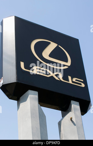 Un concessionnaire Lexus lot dans la banlieue de Beijing. Banque D'Images