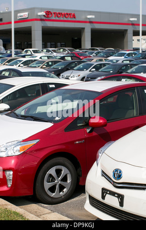 Un concessionnaire Toyota et Scion beaucoup dans la banlieue de Beijing. Banque D'Images