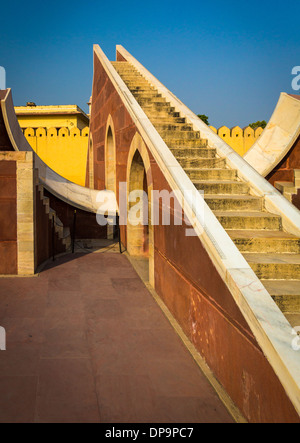 Le Jantar Mantar est une collection d'instruments astronomiques d'architecture à Jaipur, Inde Banque D'Images