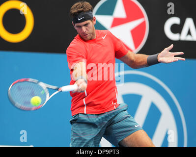 Sydney, Australie. 10 janvier, 2014. Juan Martin Del Potro d'Argentine renvoie la balle au cours de la demi-finale du tournoi contre Dmitry Tursunov de la Russie à l'International d'Apia 2014 Tournoi de Tennis de Sydney à Sydney, Australie, le 10 janvier 2014. Del Potro a gagné 2-0. Credit : Jin Linpeng/Xinhua/Alamy Live News Banque D'Images