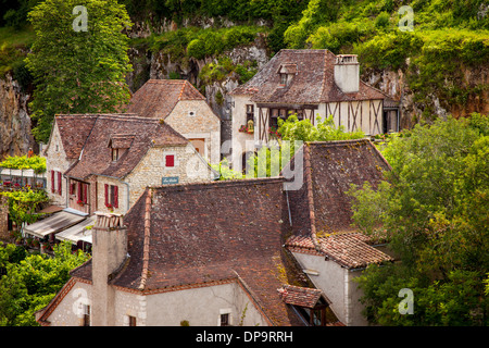 Toits à Saint-Cirq-Lapopie, Occitanie, France Banque D'Images