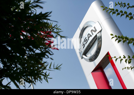 Un concessionnaire Nissan lot dans la banlieue de Beijing. Banque D'Images