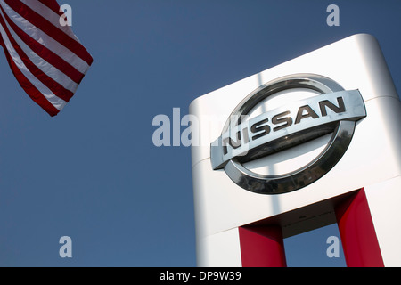 Un concessionnaire Nissan lot dans la banlieue de Beijing. Banque D'Images