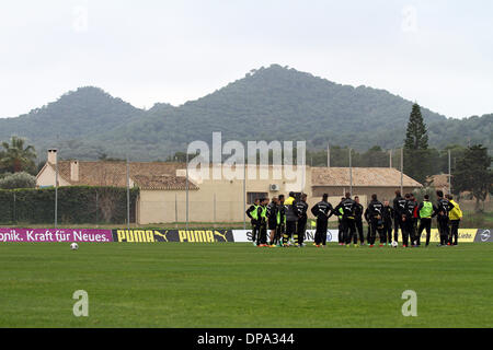 La Manga, en Espagne. 10 janvier, 2014. Les joueurs de Dortmund pendant une session de formation à La Manga, en Espagne, le 10 janvier 2014. Borussia Dortmund se prépare pour la deuxième moitié de la Bundesliga allemande. Photo : KEVIN KUREK/dpa/Alamy Live News Banque D'Images