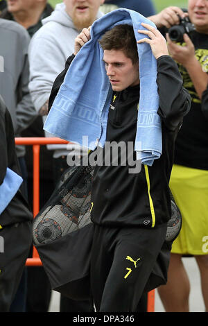 La Manga, en Espagne. 10 janvier, 2014. Dortmund's Jonas Hofmann quitte après une session de formation à La Manga, en Espagne, le 10 janvier 2014. Borussia Dortmund se prépare pour la deuxième moitié de la Bundesliga allemande. Photo : KEVIN KUREK/dpa/Alamy Live News Banque D'Images