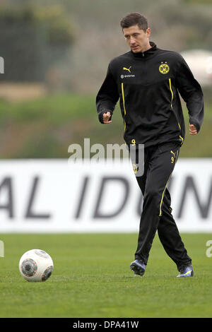 La Manga, en Espagne. 10 janvier, 2014. Robert Lewandowski duirng Dortmund est une session de formation à La Manga, en Espagne, le 10 janvier 2014. Borussia Dortmund se prépare pour la deuxième moitié de la Bundesliga allemande. Photo : KEVIN KUREK/dpa/Alamy Live News Banque D'Images