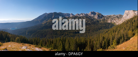 Vue magnifique des montagnes dans le parc national de Durmitor Banque D'Images