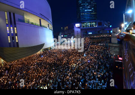 Bangkok, Thaïlande. 10 janvier, 2014. Assister à un rassemblement pour les résidents de soutenir les élections le 2 février et protester contre l'arrêt planifié 'Bangkok' conduit par un manifestant anti-gouvernement le 13 janvier à Bangkok, Thaïlande, 10 janvier 2014. La Commission électorale (CE) de la Thaïlande a demandé instamment au gouvernement de renoncer à l'élection du 2 février qu'elle est vouée à l'échec, la CE a déclaré ici le vendredi. Credit : Qin Qing/Xinhua/Alamy Live News Banque D'Images