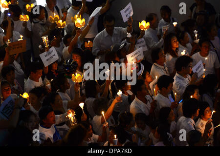 Bangkok, Thaïlande. 10 janvier, 2014. Assister à un rassemblement pour les résidents de soutenir les élections le 2 février et protester contre l'arrêt planifié 'Bangkok' conduit par un manifestant anti-gouvernement le 13 janvier à Bangkok, Thaïlande, 10 janvier 2014. La Commission électorale (CE) de la Thaïlande a demandé instamment au gouvernement de renoncer à l'élection du 2 février qu'elle est vouée à l'échec, la CE a déclaré ici le vendredi. Credit : Qin Qing/Xinhua/Alamy Live News Banque D'Images