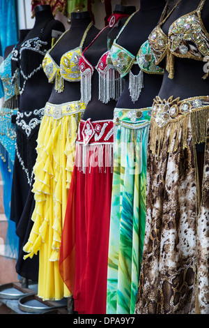 Affichage des costumes de danse du ventre, le Grand Bazar, Istanbul, Turquie Banque D'Images