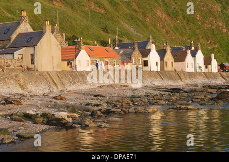 Le village de Crovie, Aberdeen, Écosse-shire. Banque D'Images