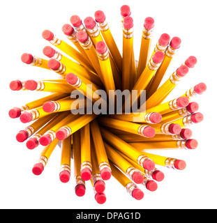 Vue de dessus d'un groupe de crayons sur fond blanc Banque D'Images