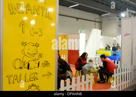 Le Festival des enfants a ouvert ses portes aujourd'hui à sa 50e édition avec plus d'une centaine d'activités amusantes pour les petits Banque D'Images