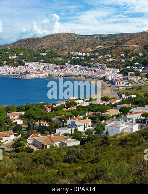 Baie du village méditerranéen typique Puerto de la Selva, Costa Brava, Catalogne, Espagne Banque D'Images