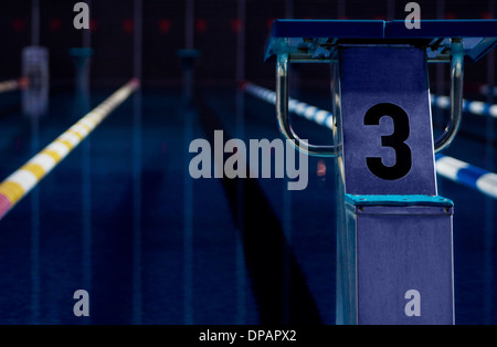 Une partie des couloirs de la piscine publique. Banque D'Images