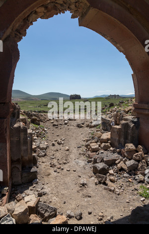 Vue éloignée de la Sainte Vierge, Ani, la Turquie des murs de la ville Banque D'Images