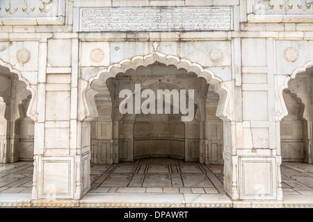 La mosquée de Shah Jahan dans les jardins de Babour, localement appelé Bagh-e Babur, d'un parc historique à Kaboul, Afghanistan. Banque D'Images