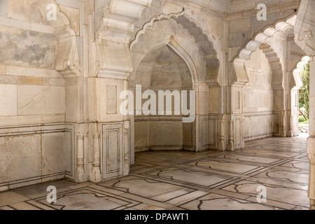 La mosquée de Shah Jahan dans les jardins de Babour, localement appelé Bagh-e Babur, d'un parc historique à Kaboul, Afghanistan. Banque D'Images