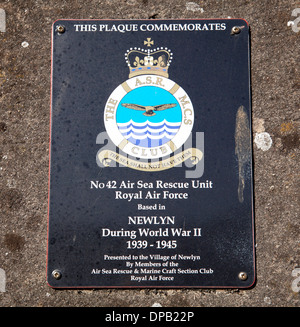 Une plaque commémorant la Royal Air Force Air Sea Rescue42 Aucune unité basée dans la région de Newlyn, Cornwall, Royaume-Uni au cours de la Seconde Guerre mondiale. Banque D'Images