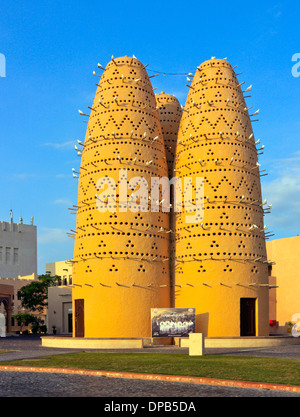 Pidgeon tours dans le traditionnel village culturel katara, Doha, Qatar Banque D'Images