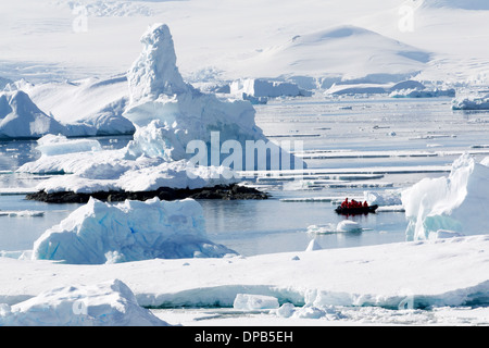 Paysage de l'Antarctique - croisière parmi les icebergs Banque D'Images