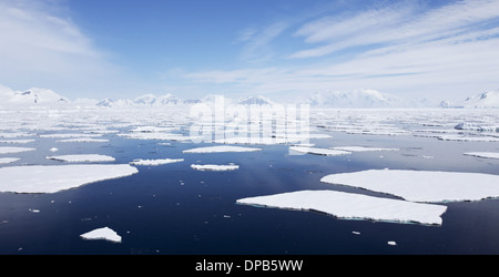 Paysage de l'Antarctique - croisière parmi les icebergs Banque D'Images