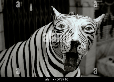 La photographie de voyage - sculpture Tigre à Udaipur au Rajasthan en Inde en Asie du Sud. Animal Animaux de la faune sauvage sacré Art tigres Banque D'Images