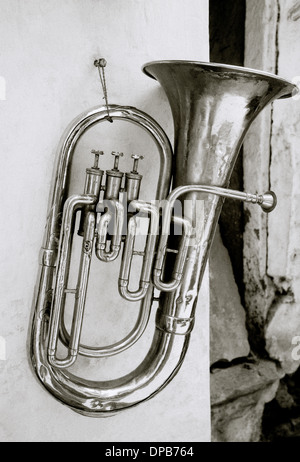 Un tuba à Udaipur au Rajasthan en Inde en Asie du Sud. Instrument de musique musique trompette Still Life Culture Voyage Wanderlust Banque D'Images