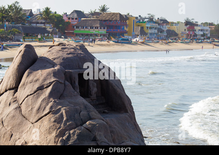 Cave temple sur la plage, Mahabalipuram ou Mamallapuram, Tamil Nadu, Inde Banque D'Images