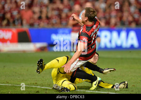 Sydney, Australie. Jan 11, 2014. Brendon Santalab Wanderers scores avant le gagnant lors de la Hyundai une ligue match entre Western Sydney Wanderers FC et du Sydney FC Stade Pirtek, Parramatta. Credit : Action Plus Sport/Alamy Live News Banque D'Images